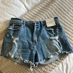 NWT Curve Love Abercrombie The Mom Short